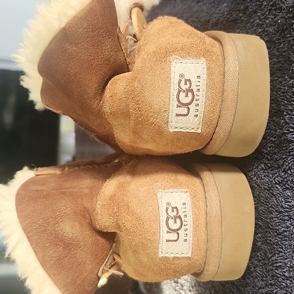 Ugg   short boats size 6 US - Picture 9 of 11